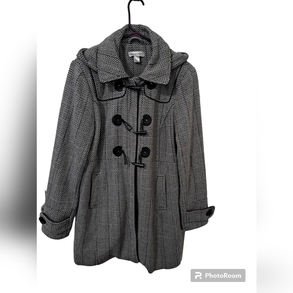Ladies Christopher and Banks herringbone coat. Sz 12. 2 pockets, zipper.
